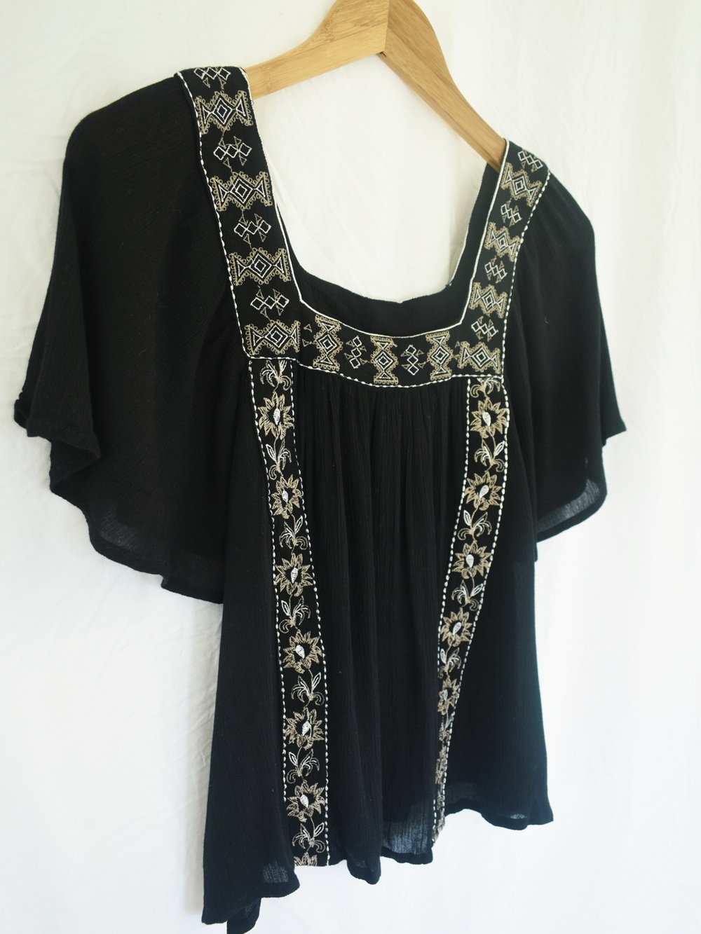 Elie Tahari Black Tunic with Cream Floral Embroidery